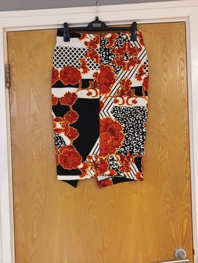 River Island  Skirt. S.12.    NEW