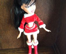 Yasmin Bratz Doll in christmas santa outfit 2001