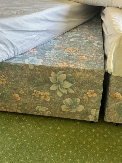 Metal headboard Single Bed x 2  (Frame, mattress & Headboard)