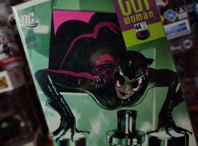 Catwoman ! Issue #44 ! Adam Hughes Cover Art Begins ! 2005 ! by DC Comics !