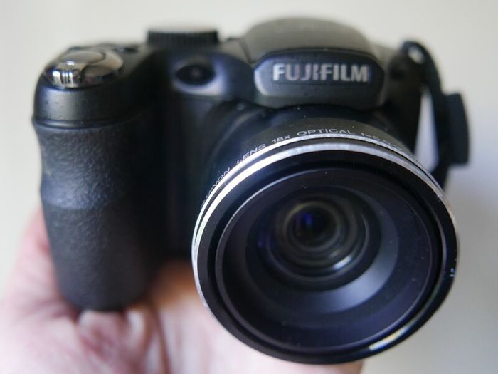 Fujifilm FinePix S2950 14MP Digital Bridge Camera