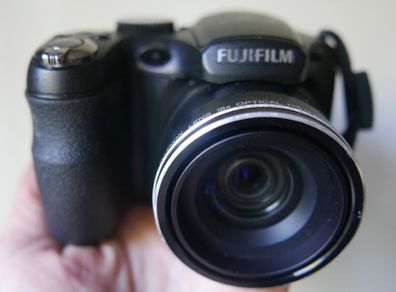 Fujifilm FinePix S2950 14MP Digital Bridge Camera
