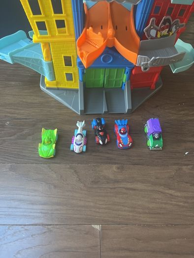 Spidey Car Track / Tower with 5 cars