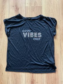 Beautiful Ladies Top Size M