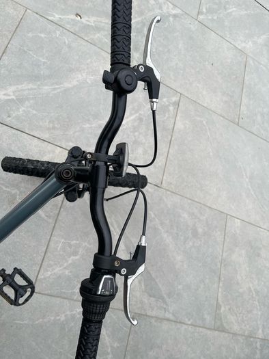 APOLLO XPANDER Junior Mountain Bike     20 inch Wheels     As New Condition