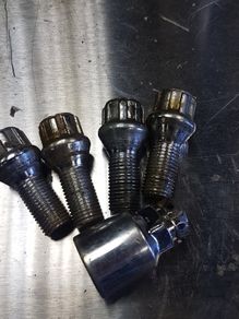 wheel locking bolts
