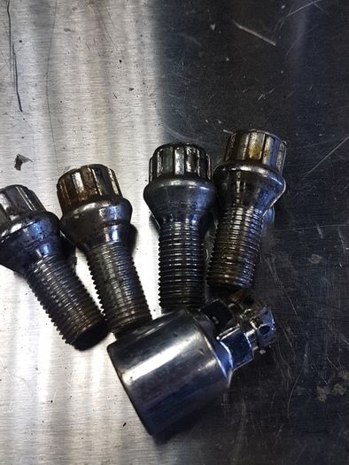 wheel locking bolts