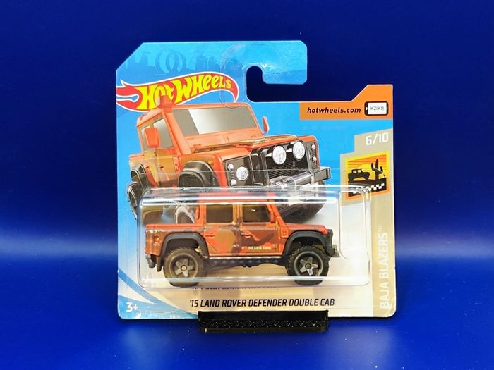 Hot Wheels  '15 Land Rover Defender Double Cab,  new.