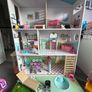 Barbie dream house, ambulance, 15+ dolls and accessories Image 7