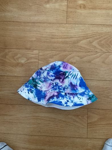 bucket hat