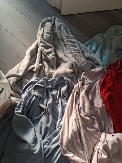 2 dressing gowns and 4 sets pjs