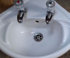 Corner sink
