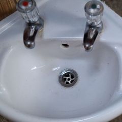 Corner sink