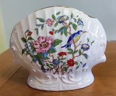 Aynsley England Pembroke Fine Bone China 5" x 4 1/4" Large Shell Shaped Vase EXC