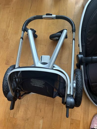 Silver Cross Surf Pram ( Canopy/Top-hood is missing)