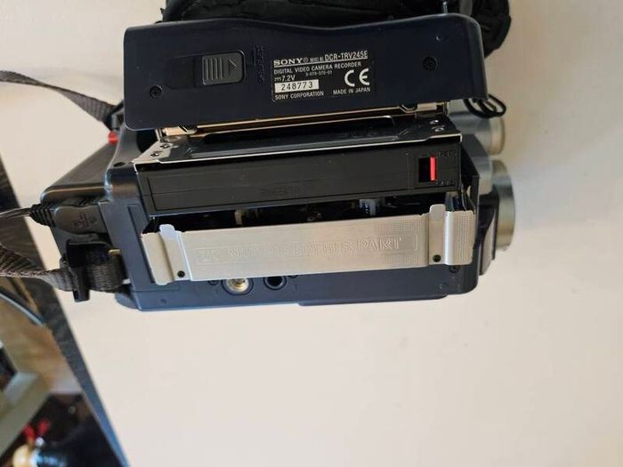 Sony  DCR-TRV245E DigitalHandycam