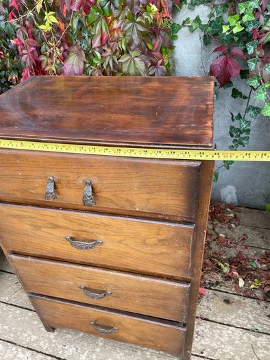 chest of drawers