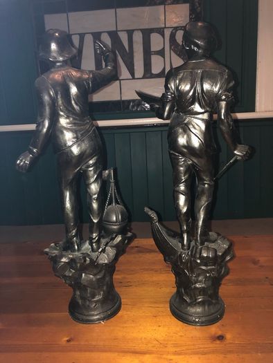 Sphelter figures of fishermen