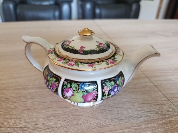 Sadler Heirloom Collection Bacchus 4737 Teapot