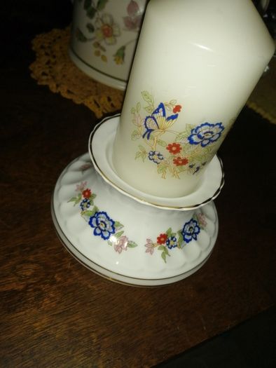 Porcelain candle holder +candle