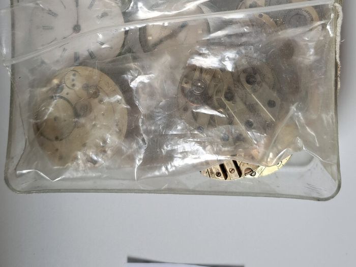 Lot of Wrist & Fobwatch movements - see Description for Condition