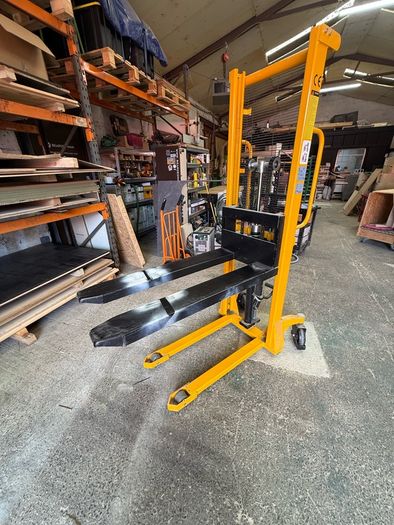 Silverstone Manual Pallet Stacker