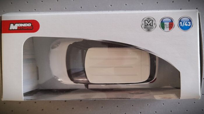Diecast Model Fiat 500 L MPV 2012 White - Collectable Motorama 1:43