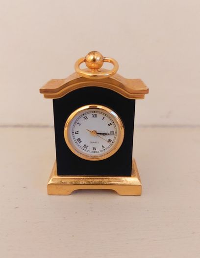 Miniature clock