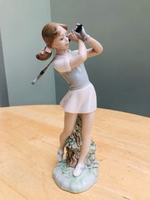 Nao By Lladro Lady Golfer Figurine