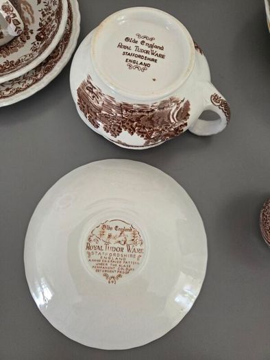 Tea Set Royal Tudor Ware