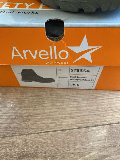 Workwear safety boots