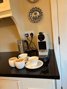 Nespresso espresso machine, milk frother and cups