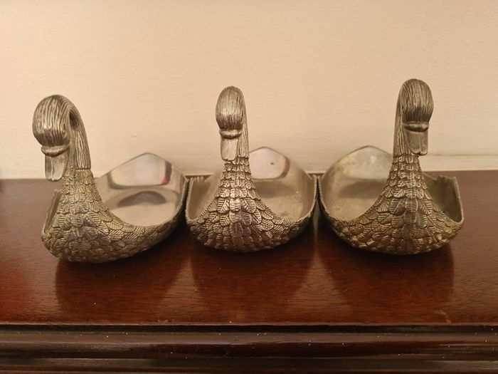 silver plate swan