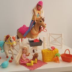 Barbie Hugs 'n' Horses Barbie and Chelsea Playset