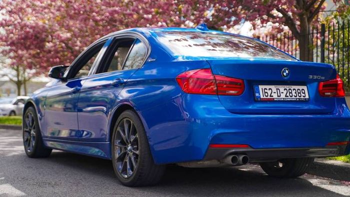 2016 Bmw 3-series 330e High Spec, low kms