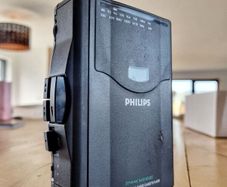 Philips AM/FM Stereo Cassette Player