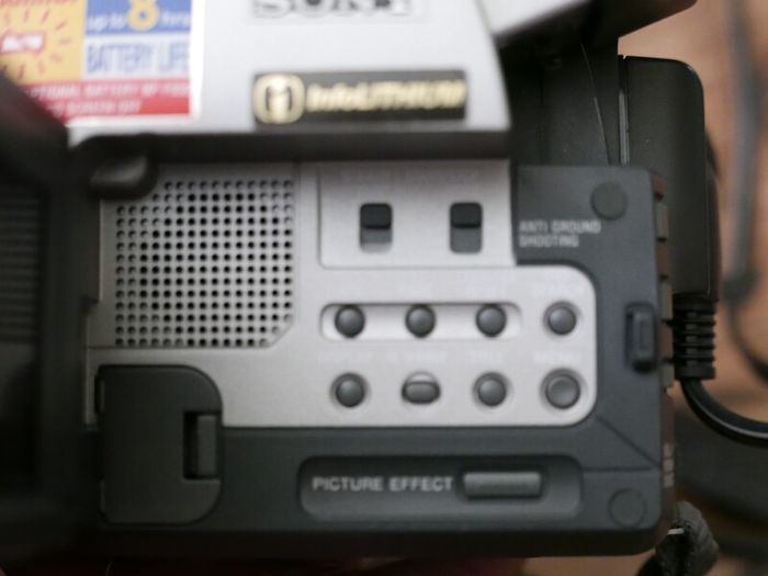 Sony Handycam CCD-TRV64E Hi8 Analogue Camcorder