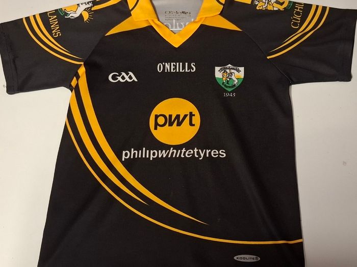 Cuchulainns GAA (Armagh) Official O'Neills Hurling Jersey (Youths 7-8 Years) FREE POST