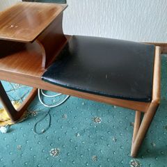 Telephone hall seat