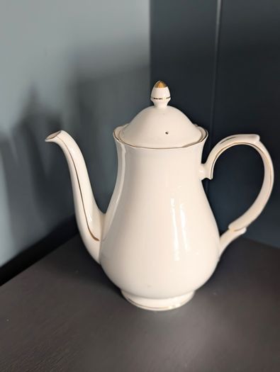 White and gold porcelain coffee pot