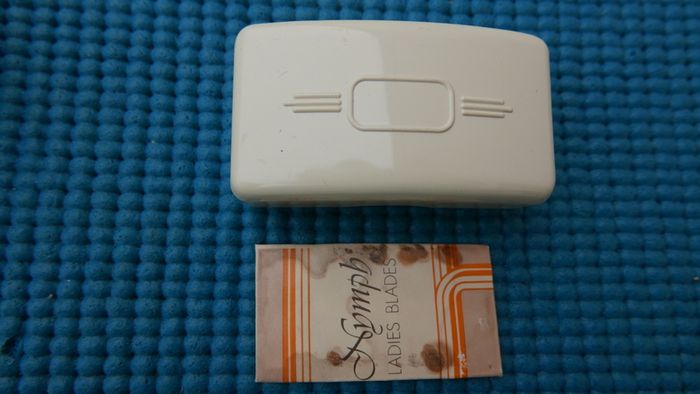 Vintage 1950 NYMPH Ladies Travel Razor  Bakelite + Original Case and box