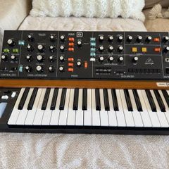 Behringer Poly D