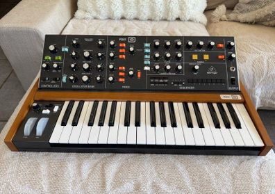 Behringer Poly D