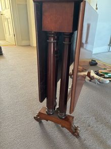 beautiful drop leaf mahogany
