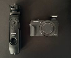 canon g7x mk3 (stand included)