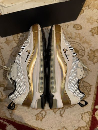 Nike Air Max 98 Hyperlocal AJ6302-100