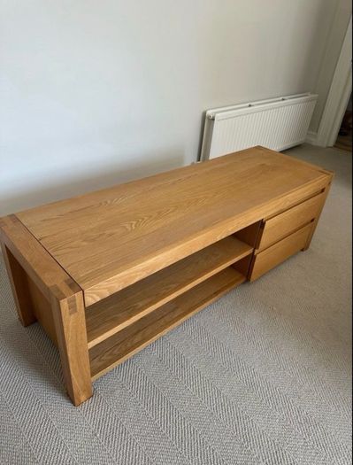 Solid oak TV unit / media stand in very good condition