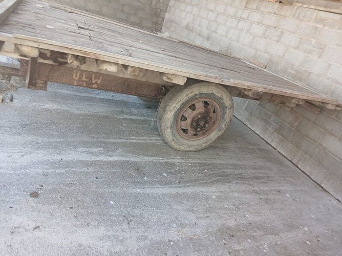 Flat bed trailer