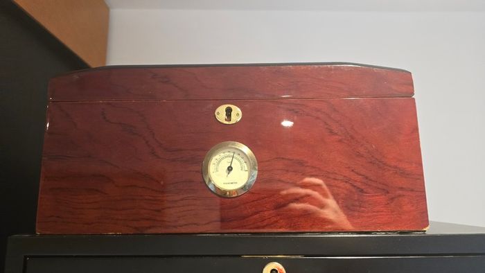 chest humidor