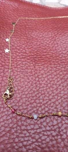 Vintage jewelry is sold individually for 5 to 10 euros